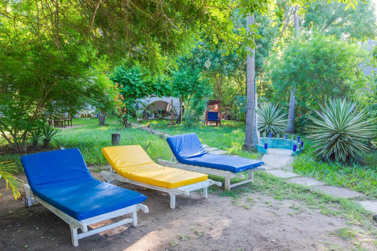 Footprints House Hotel Diani Beach Exterior photo