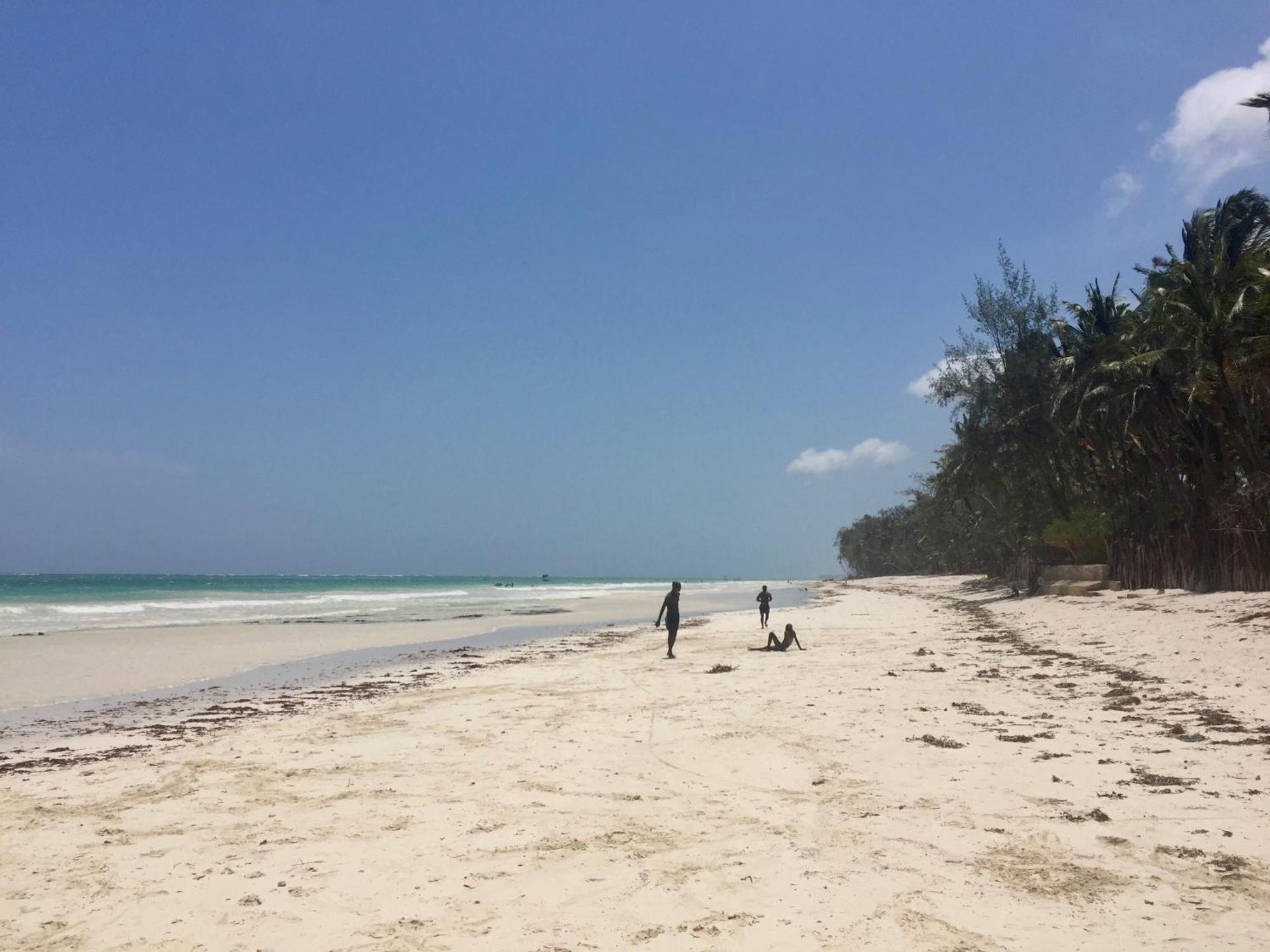 Footprints House Hotel Diani Beach Exterior photo