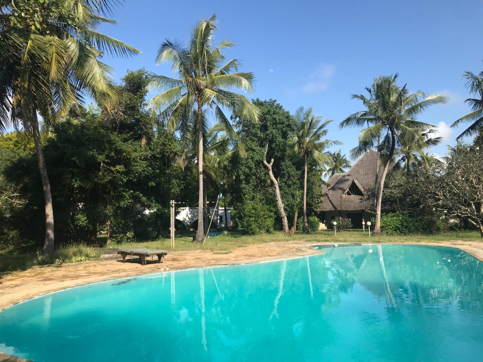 Footprints House Hotel Diani Beach Exterior photo