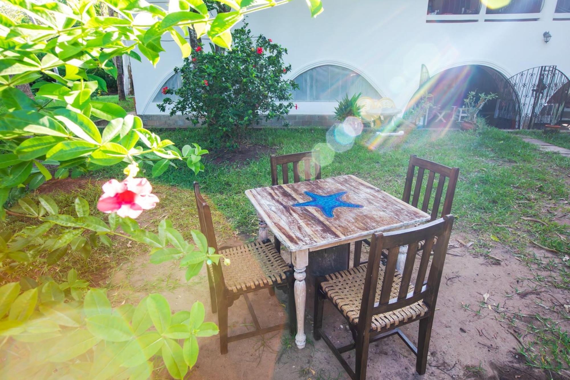 Footprints House Hotel Diani Beach Exterior photo