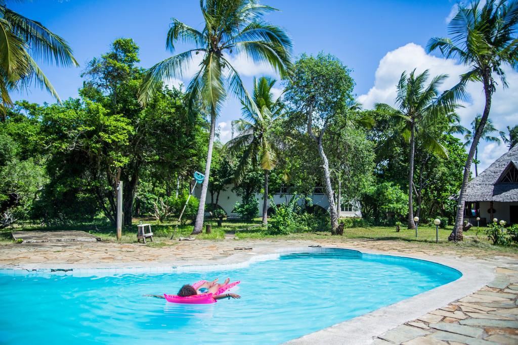 Footprints House Hotel Diani Beach Exterior photo