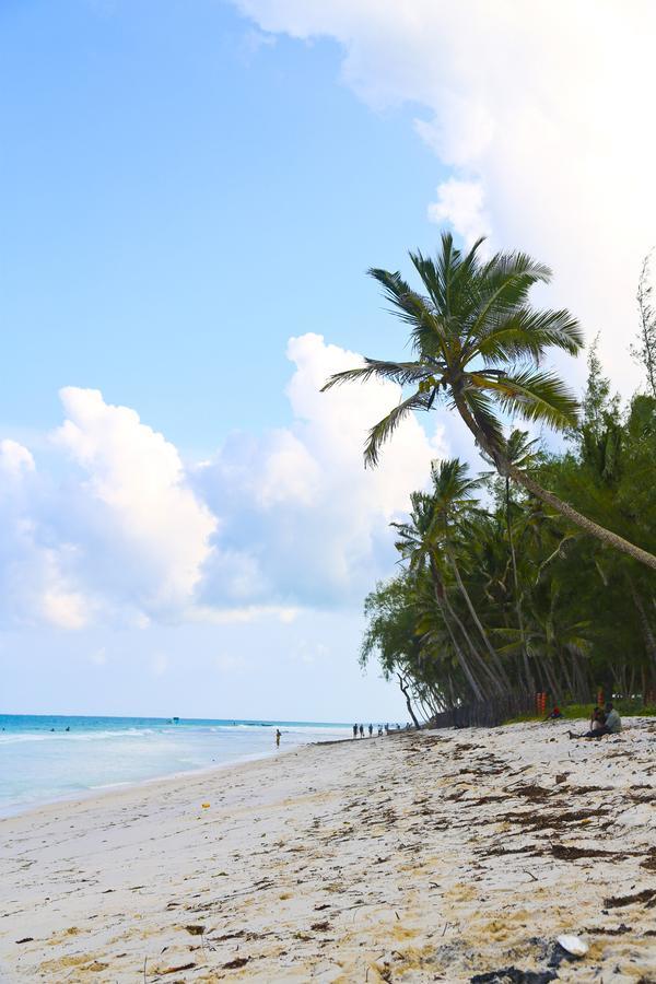 Footprints House Hotel Diani Beach Exterior photo